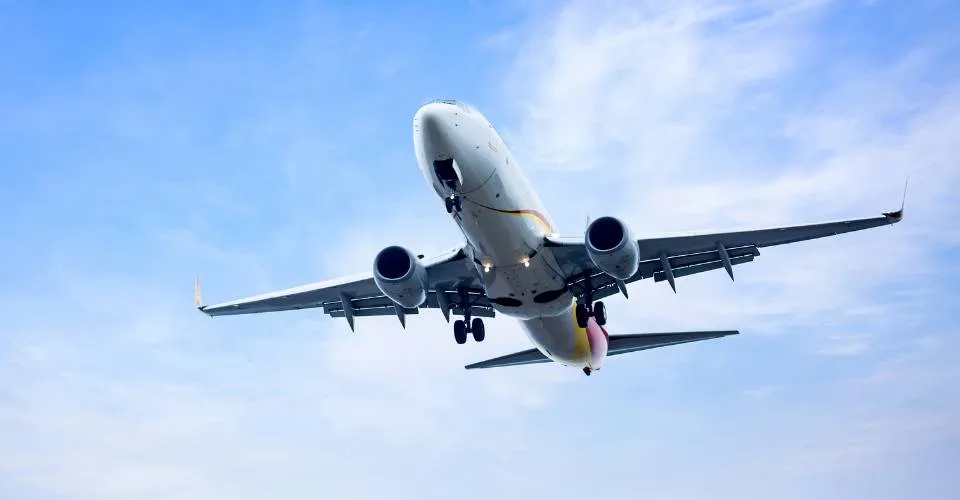 Governo lança programa com passagens de avião a R$ 200 para aposentados