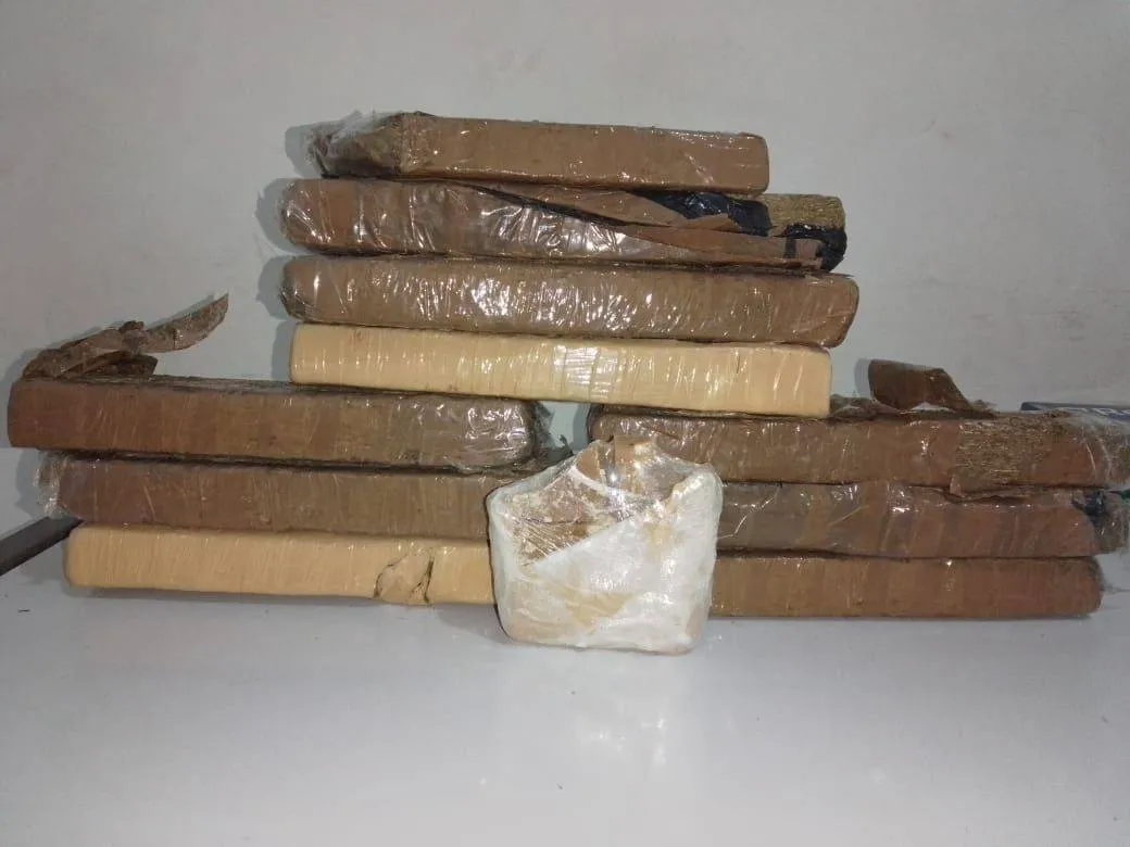 Cerca de 16 kg de maconha são apreendidos em duas cidades da Bahia