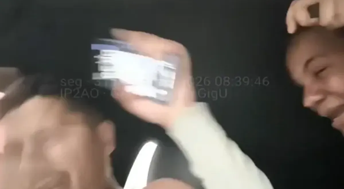 Motorista Por App Atacado Com Tesoura
