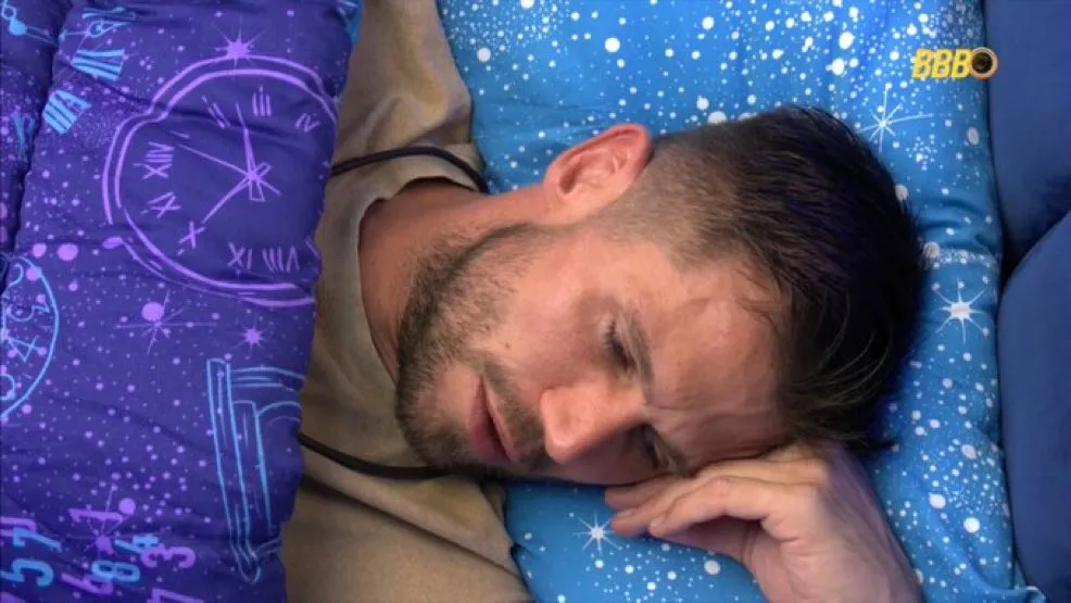 Após recusar dança com 4 mulheres, Jonas chora no BBB 26: 'Não sou objeto'