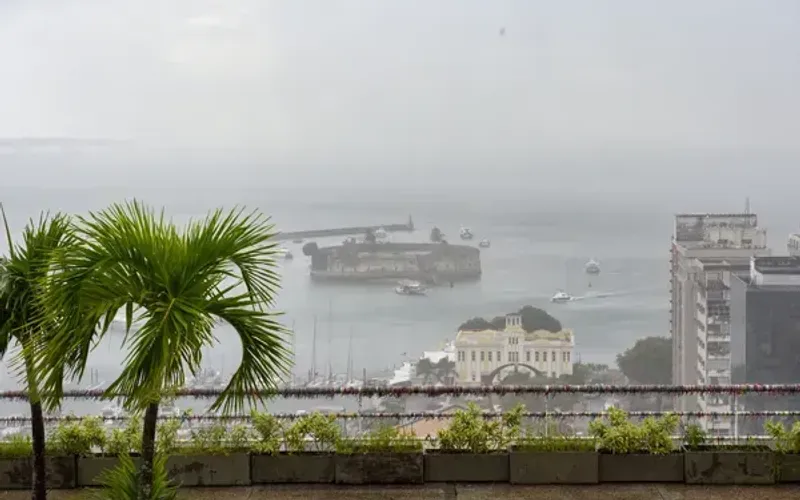 A Travessia Salvador–Mar Grande opera sob monitoramento constante das condições meteorológicas e marítimas para garantir a segurança dos passageiros e tripulantes/Foto: Jefferson Peixoto/Secom PMS