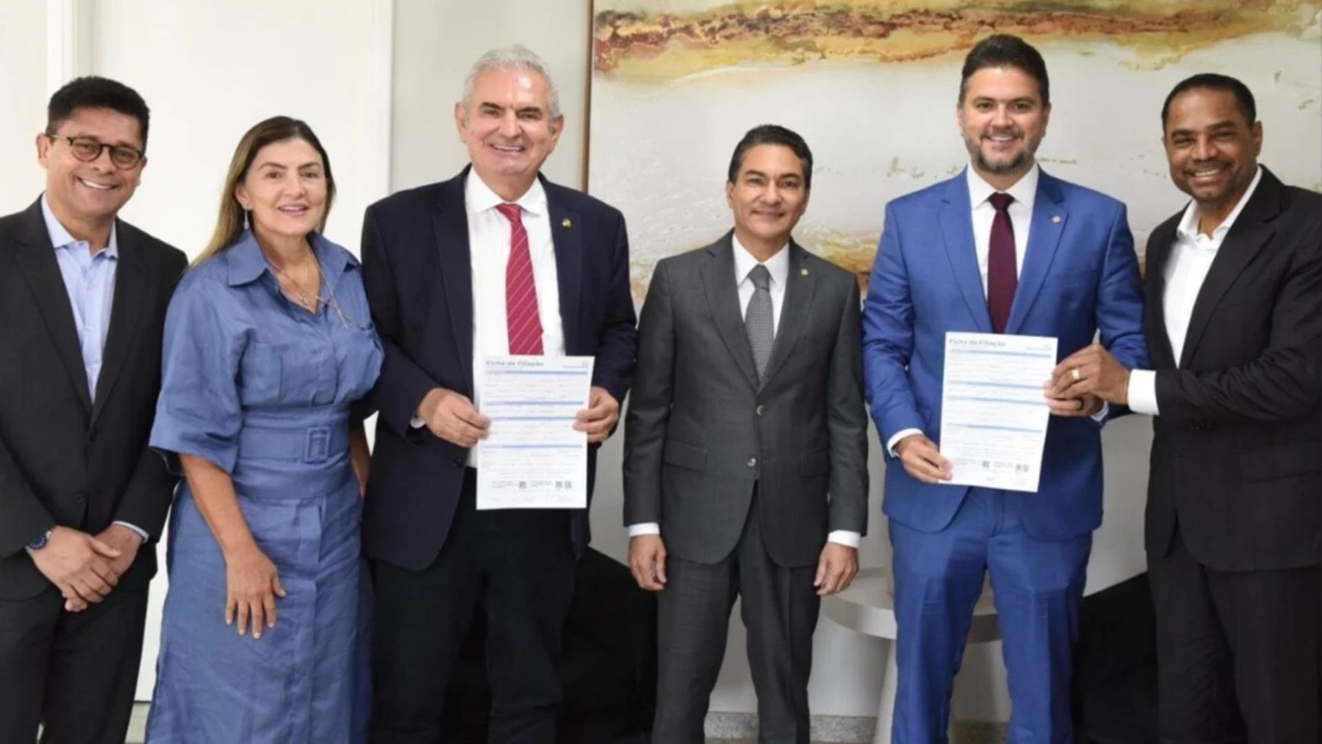 &Acirc;ngelo Coronel anuncia filia&ccedil;&atilde;o ao Republicanos