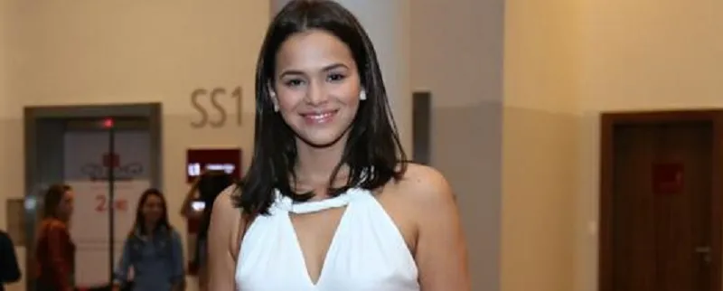 VAZOU: Bruna Marquezine aparece em cena de sexo em minissérie e movimenta web