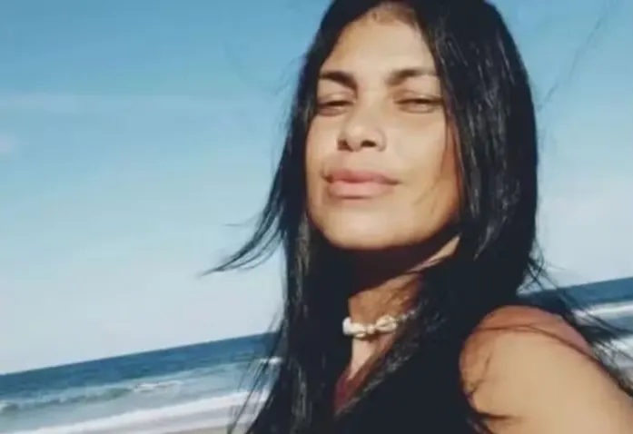 Corpo de Samara é sepultado sob comoção e aplausos em Ilhéus