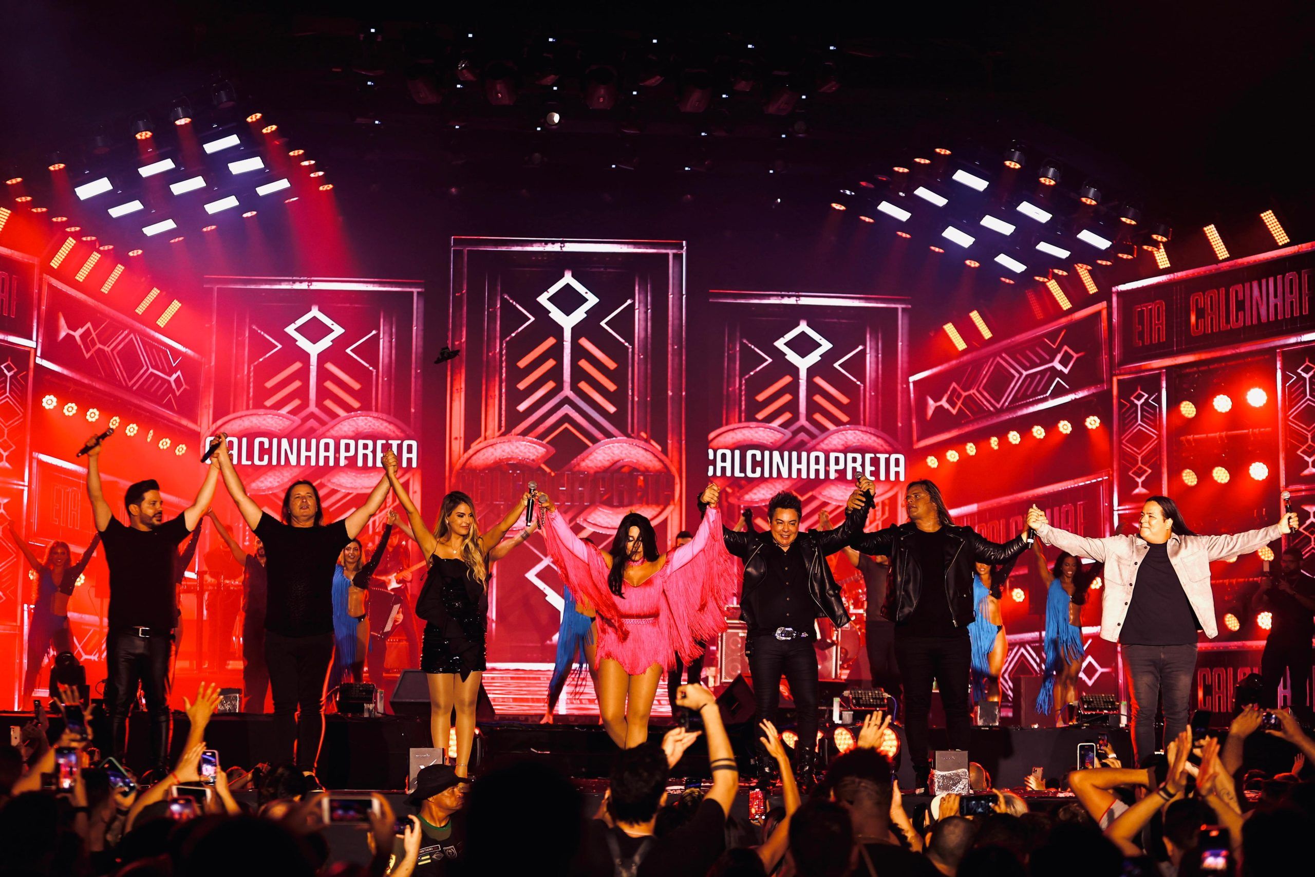 A grande anfitriã da noite, Calcinha Preta, já está no palco do Galinho 2025, no Wet Eventos. | Foto: Divulgação