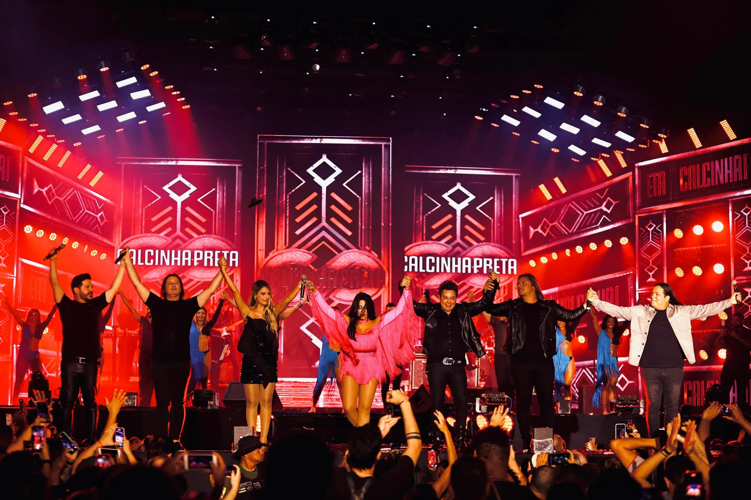Calcinha Preta sobe ao palco do Galinho com show Atemporal
