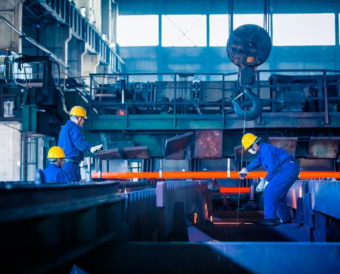 Produção industrial cai 0,9% em maio, diz IBGE