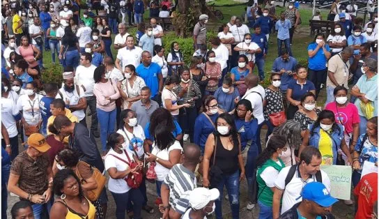Agentes de saúde fazem protesto no Dique do Tororó, em Salvador; cobrança é por plano de carreira e pagamento de piso da categoria