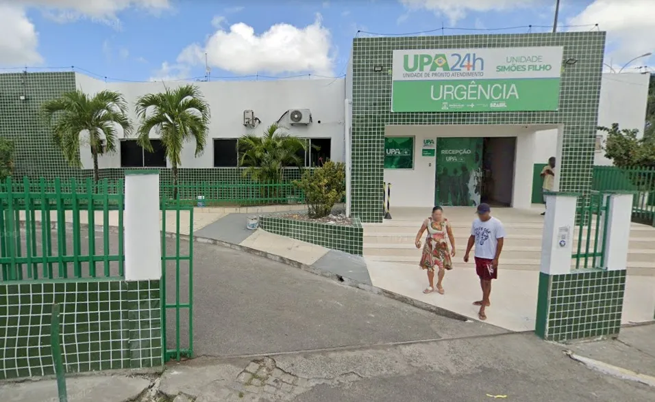 Policial em surto invade UPA e faz disparos de arma de fogo em Simões Filho
