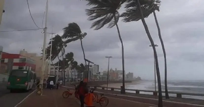 Chuva atinge Salvador nesta sexta de carnaval. Foto: Aratu On