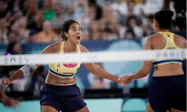 Ana Patrícia e Duda vencem dupla australiana e avançam à final do vôlei de praia feminino