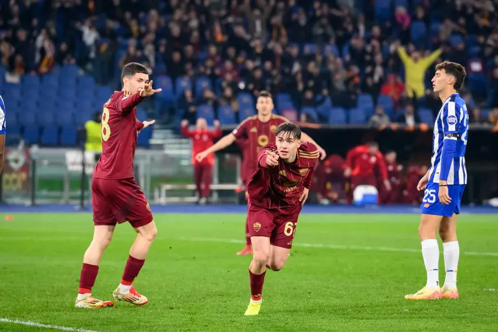 Roma vence Porto