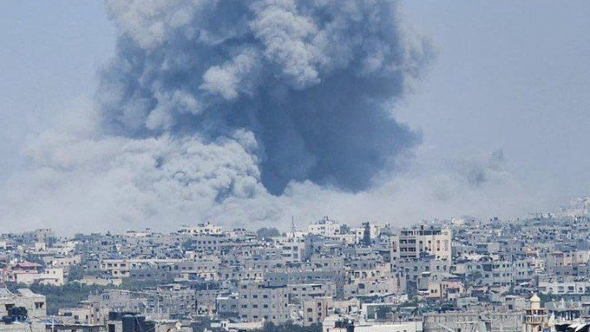 Ataques aéreos deixaram diversos mortos em Gaza nas últimas 24 horas | Foto: reprodução/X (@AlonLeeGreen)