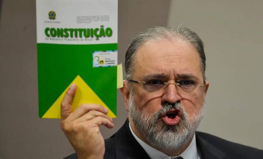 "Sempre defendi a Lava Jato", diz Aras em sabatina no Senado