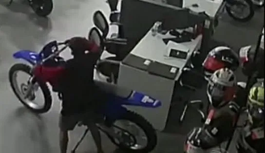 PM prende 3 homens e apreende 9 adolescentes por furto em concessionária de São Paulo 