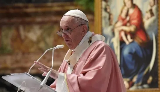 Papa Francisco pede o fim de guerra que já matou quase 400 mil na Síria; "desastre humanitário"