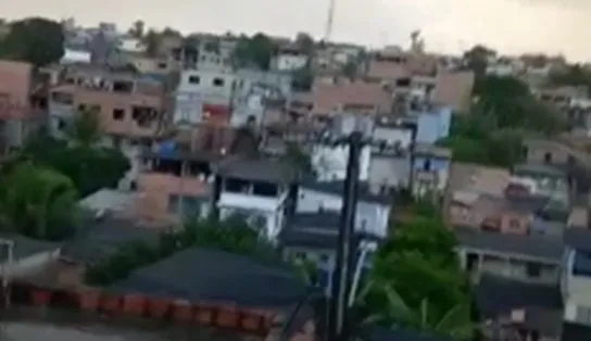 VÍDEO: Moradores registram tiroteio de quase meia hora no Rio Sena, em Salvador; policiamento foi reforçado no local