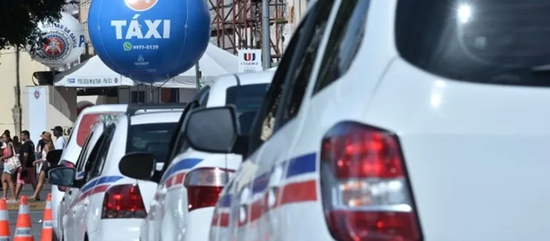 PROJETO: Táxis poderão ser obrigados a ter cabines blindadas para o motorista
