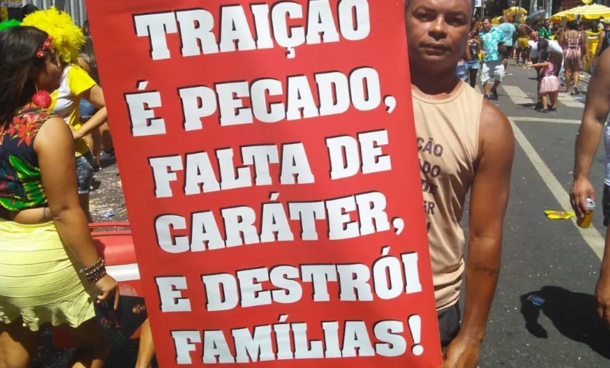 Conheça o homem que traiu a mulher, se arrependeu e paga promessa no Carnaval