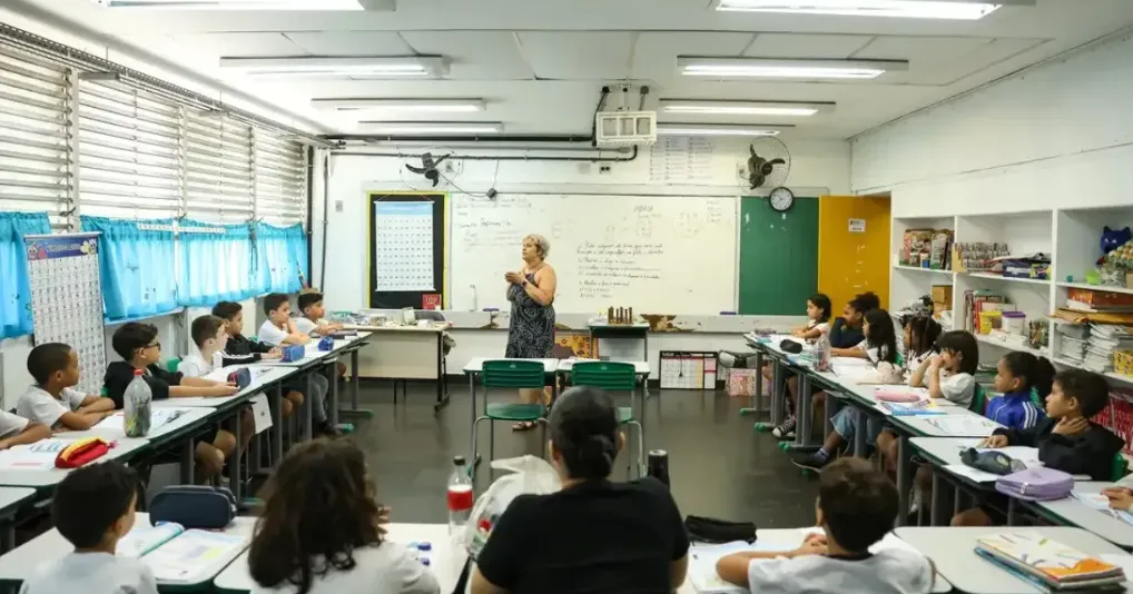 Educação inclusiva professores enfrentam desafios para atender alunos neurodivergentes