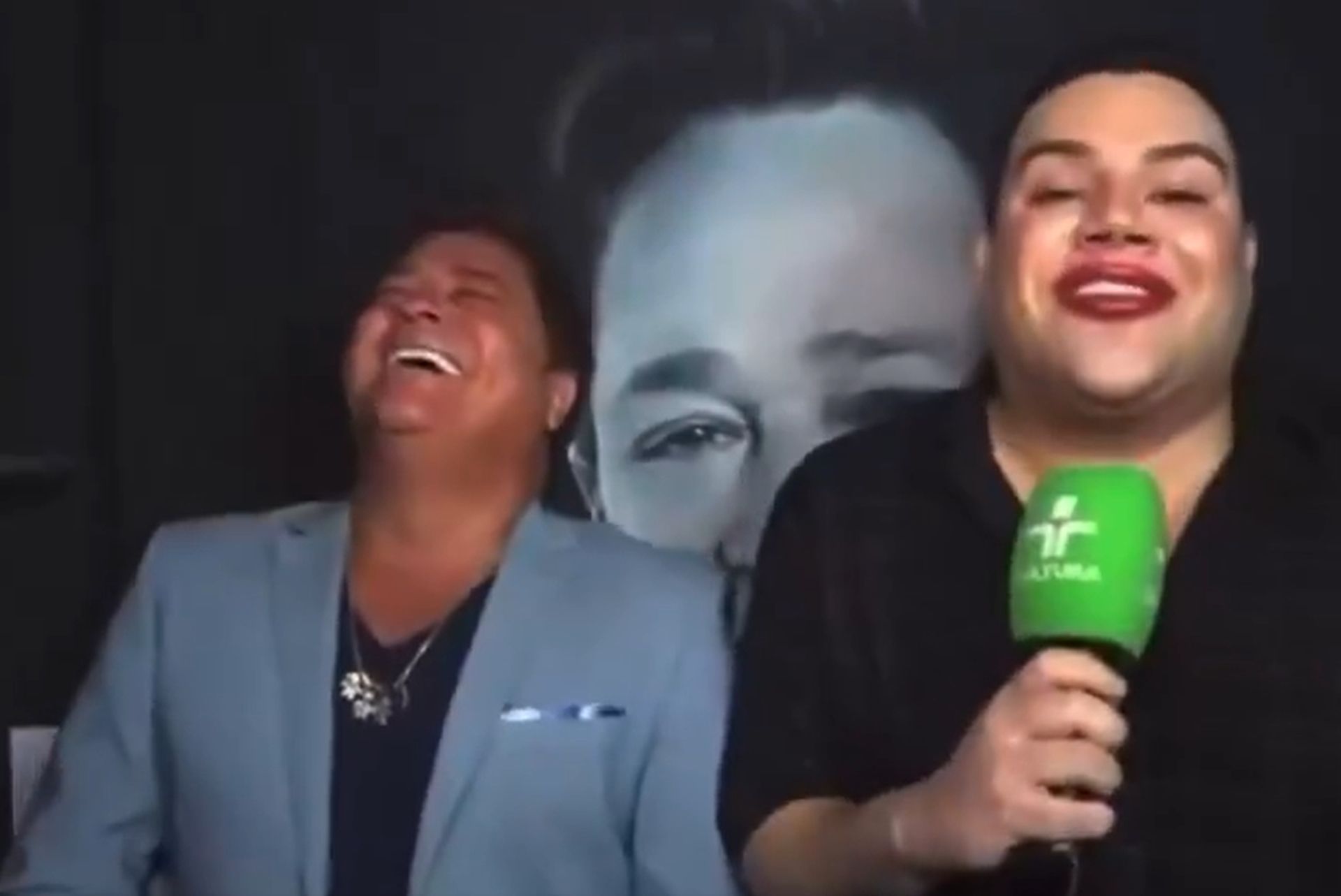 Leonardo tem crise de riso em entrevista | Reprodução/vídeo