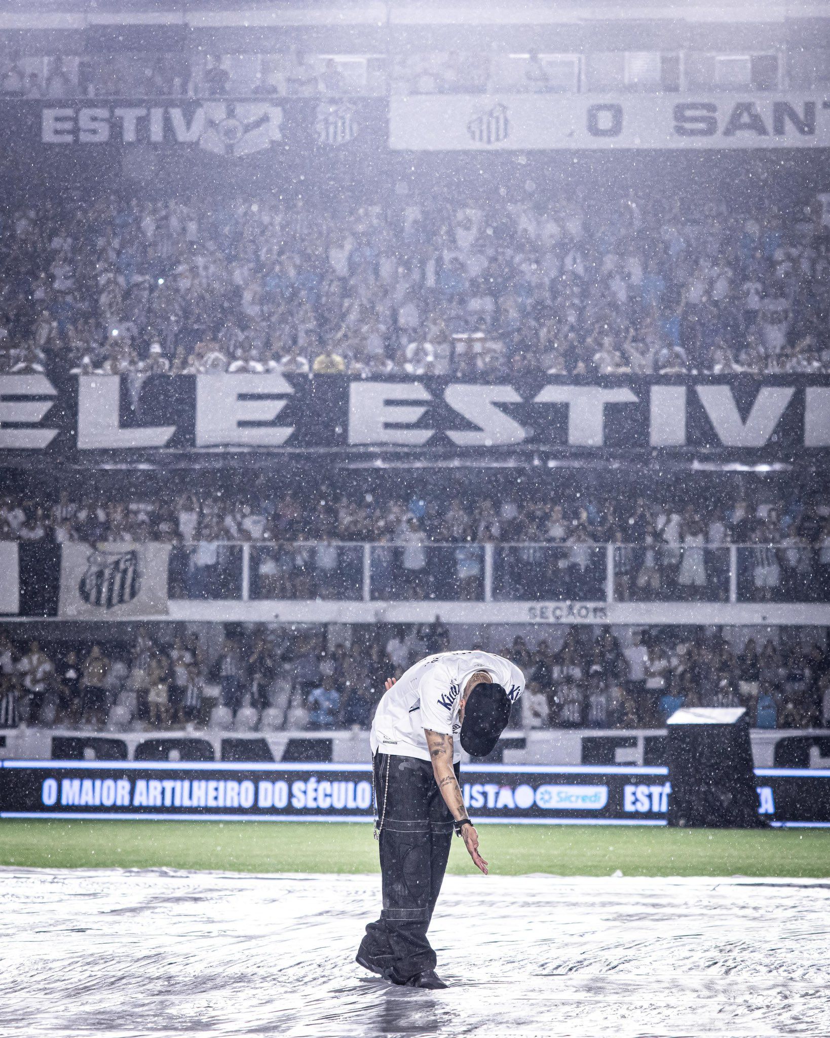 Neymar acertou com o Santos um contrato de seis meses, mas deixou em aberto a possibilidade de prolongá-lo. | Foto: Redes Sociais/X