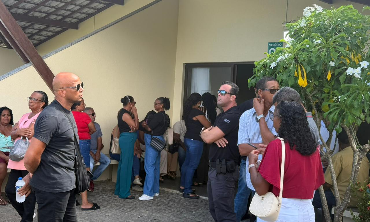 Investigador &eacute; sepultado sob forte como&ccedil;&atilde;o em Salvador: 'Grande profissional'.Foto: Jo&atilde;o Tramm / Aratu On