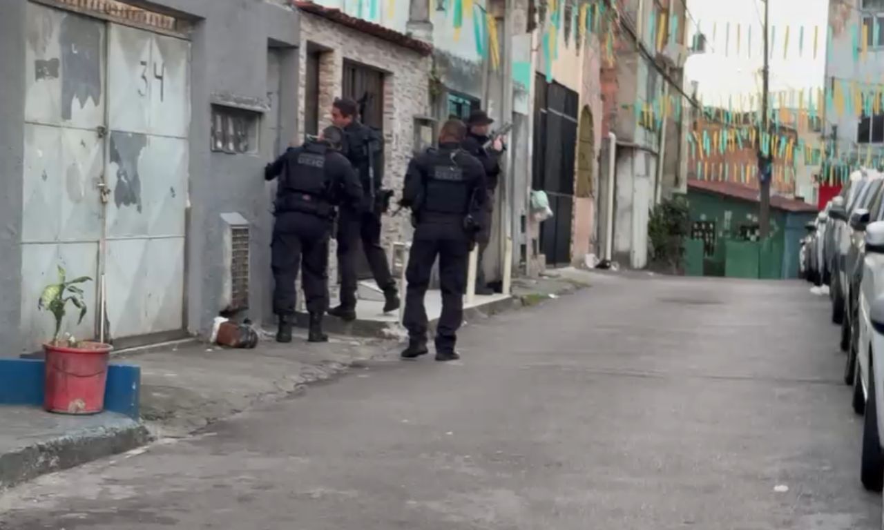 Funcion&aacute;ria presa por desviar dinheiro