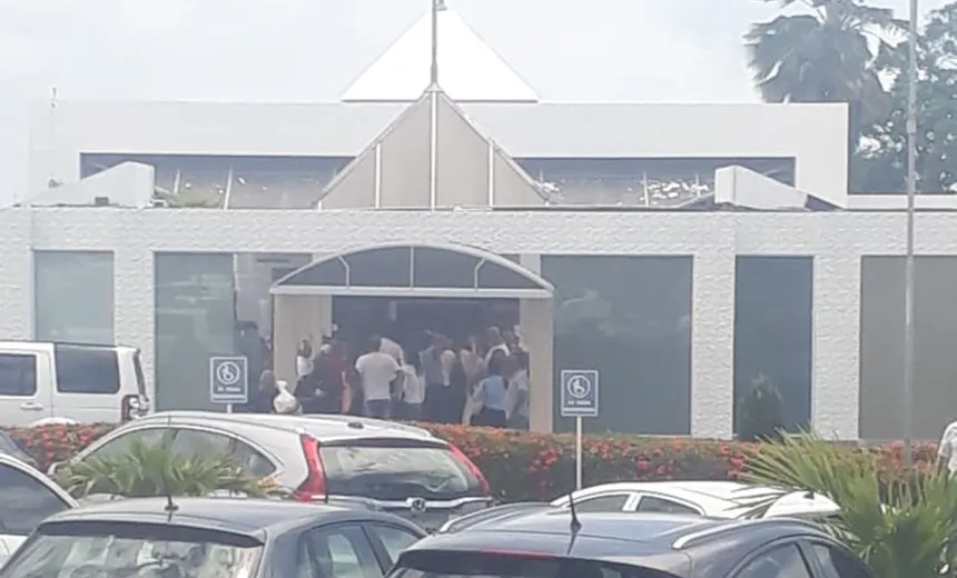  Corpo de Jesus Sangalo será cremado em cemitério de Salvador; Ivete e familiares marcam presença