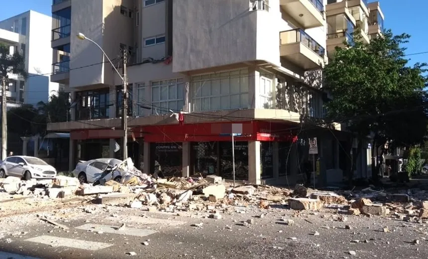 Explosão atinge prédio e deixa feridos no Centro de Farroupilha (RS)