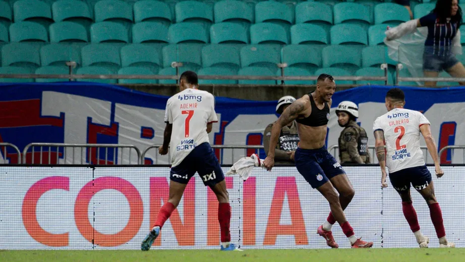 Bahia vence o Botafogo de virada, encerra jejum e volta ao G-6 