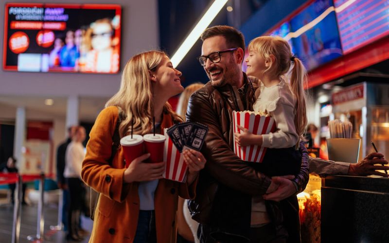 Com valores reduzidos, a Semana do Cinema se torna uma alternativa de lazer para fam&iacute;lias que normalmente evitam o cinema por causa do pre&ccedil;o/Foto: bbernard/Shutterstock
