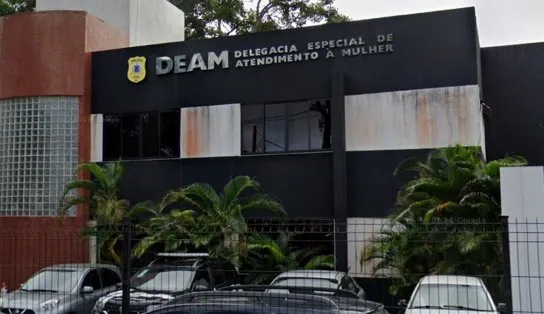 Mulher é esfaqueada por ex-companheiro na frente do filho de 8 anos em Salvador 