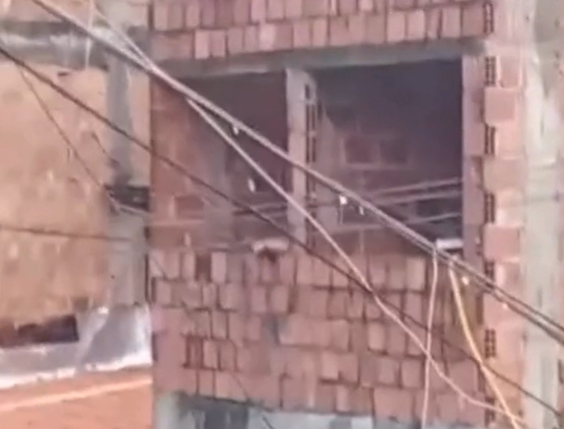 Homem morre ap&oacute;s tocar em fio de alta tens&atilde;o dentro de casa no Uruguai.| Foto: Al&ocirc; Juca