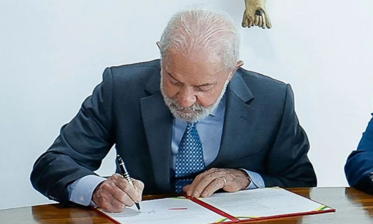 Governo Lula zera impostos sobre gasolina por 30 dias em meio &agrave; alta do petr&oacute;leo. Foto: Divulga&ccedil;&atilde;o
