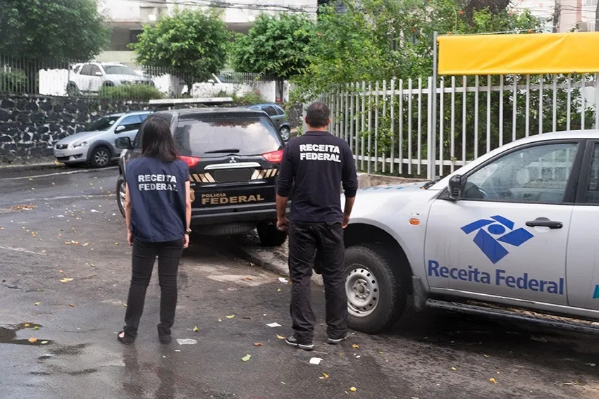 Operação combate fraudes ao Imposto de Renda em Salvador