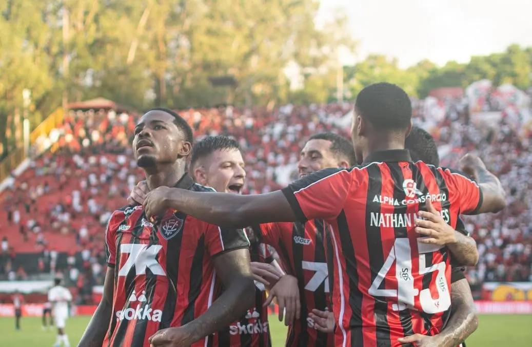 Com gols de Cacá e Ramon, Vitória supera São Paulo com 2x0 no Barradão