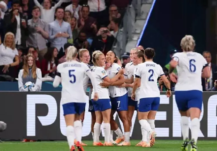 Inglaterra vence a Dinamarca e fica mais perto de uma vaga nas oitavas de final