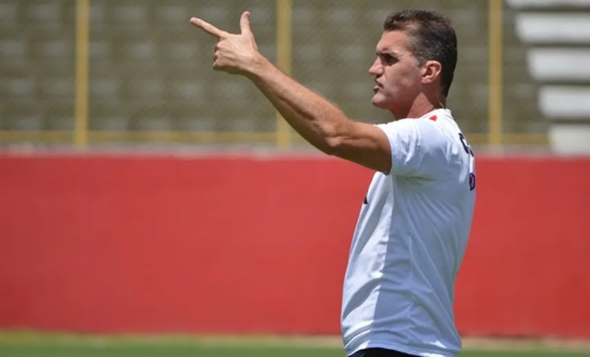 Vagner Mancini é demitido do Vitória após time levar nova goleada fora de casa