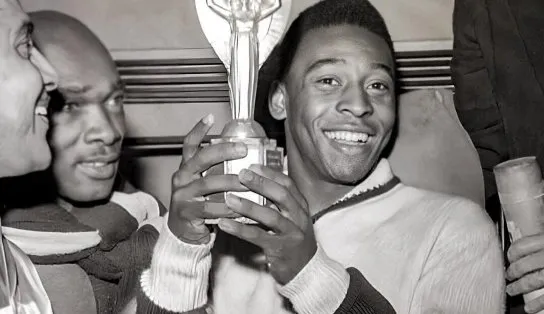 Pelé é internado às pressas em São Paulo; ex-jogador chegou com sinais de confusão mental e "insuficiência cardíaca descompensada"
