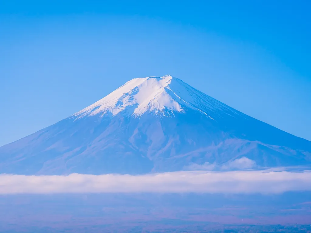 Homem resgatado no Monte Fuji volta para pegar celular e fica preso