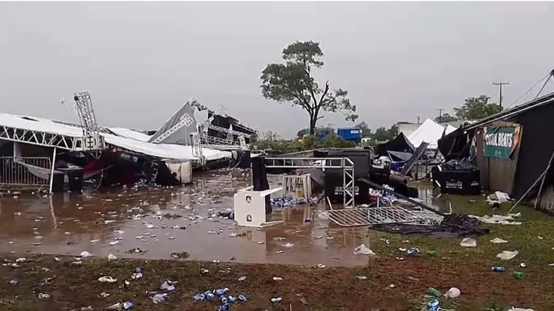 Imagem de festa destruída 