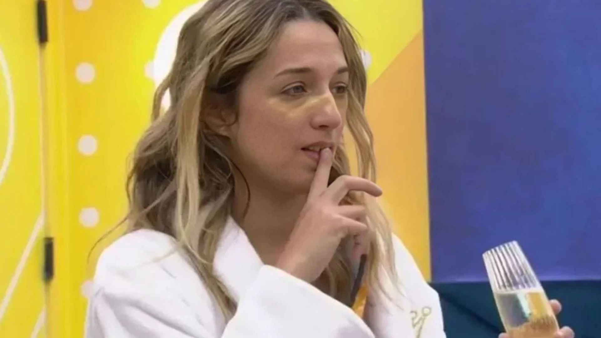 Samira &eacute; l&iacute;der em semana de pared&atilde;o falso