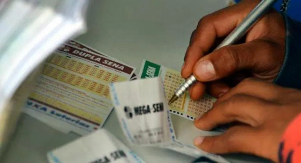 Mega acumula e pode pagar mais de R$ 43 milhões na terça