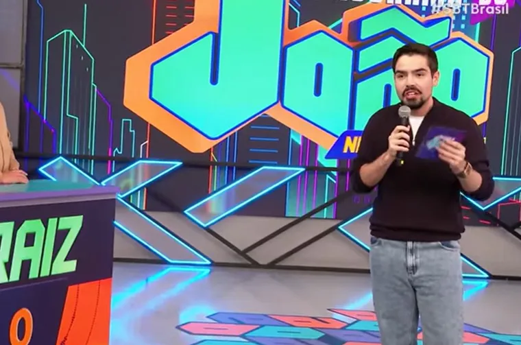 Filho de Faustão estreia programa no SBT em meio à internação do pai