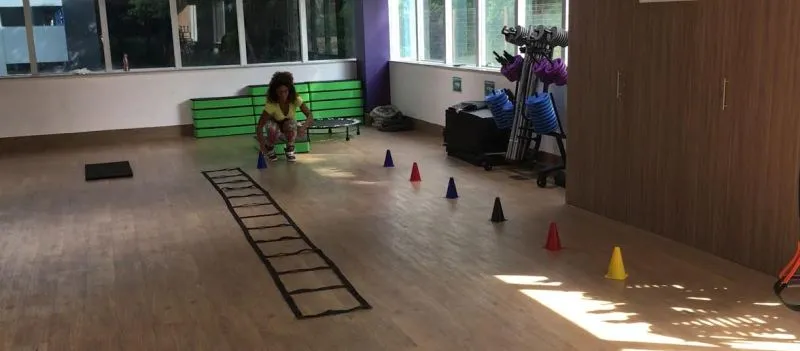 METABOLISE: Contra ‘gordurinha’, Lise Oliveira faz circuito pesado e provoca explosão aeróbica
