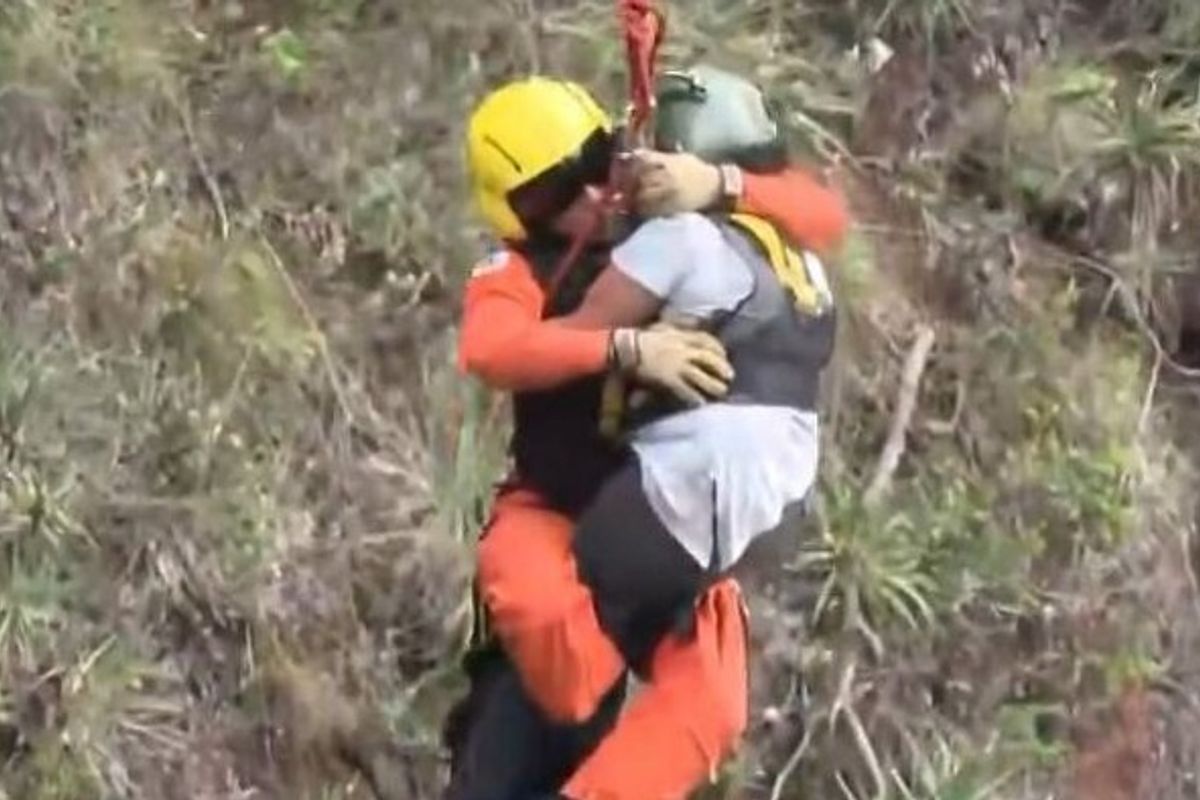 Mulher jogada de penhasco &eacute; resgatada com vida. Foto: Reprodu&ccedil;&atilde;o | TV Globo