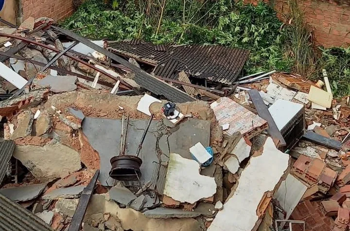 Risco de deslizamento: casas vizinhas a prédio que desabou em Pirajá passarão por vistoria