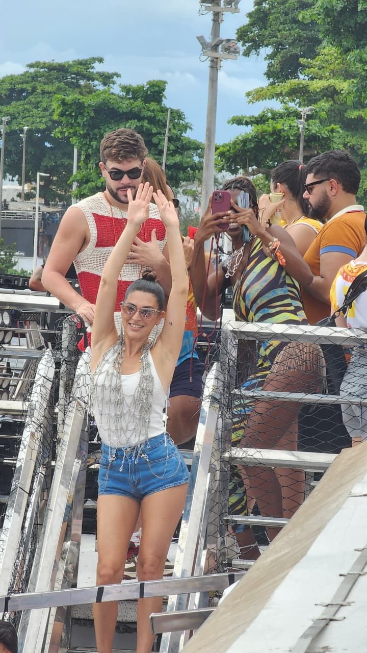&Aacute;lvaro, Fernanda Paes Leme e Andr&eacute; Marques curtem trio de Ivete Sangalo neste s&aacute;bado de Carnaval em Salvador | Foto: @zainzamecc   / Ag&ecirc;ncia Fred Pontes