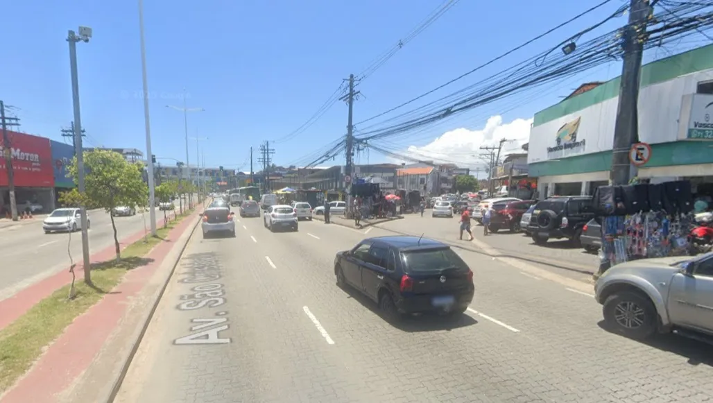 Colisão entre dois ônibus deixa três passageiros feridos em Salvador